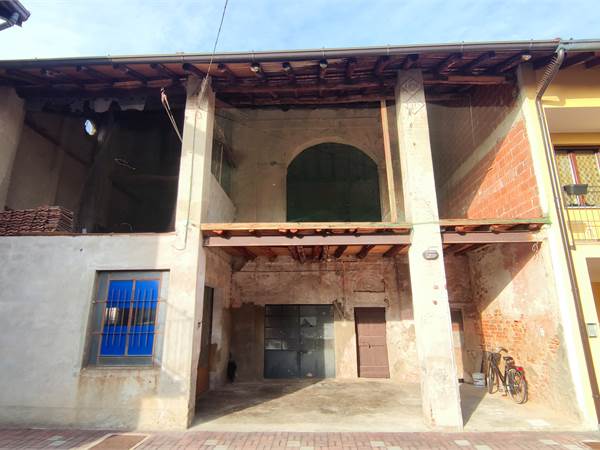 Rustico da restrutturare