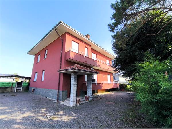 Villa con due appartamenti