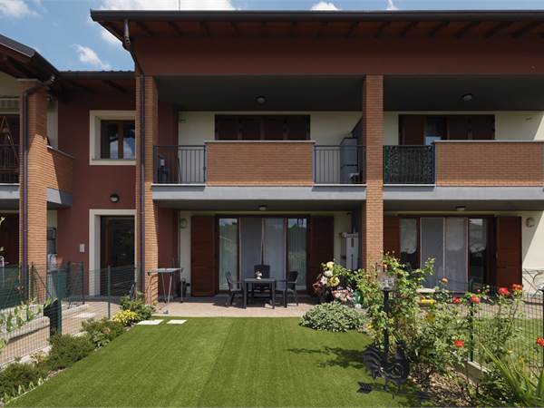Bilocale con giardino e box