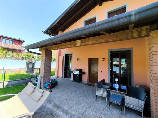 Villa con ampio giardino e taverna indipendente!