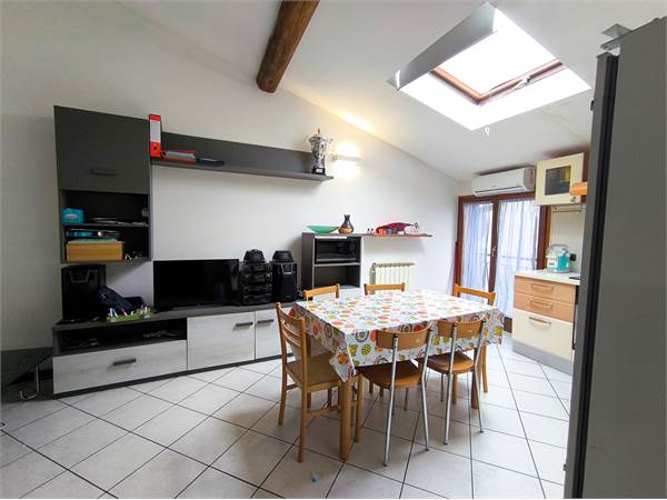3 locali con box in Vendita a Cirimido (CO) 