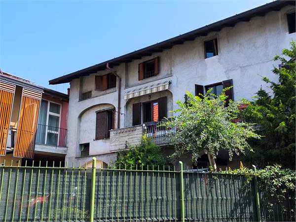 Porzione di casa semi indipendente