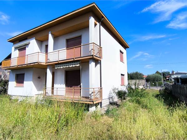 Villa con due appartamenti