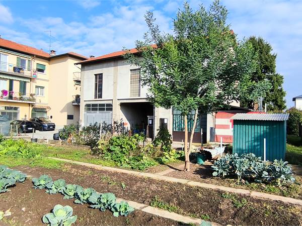 Porzione di casa da ristrutturare