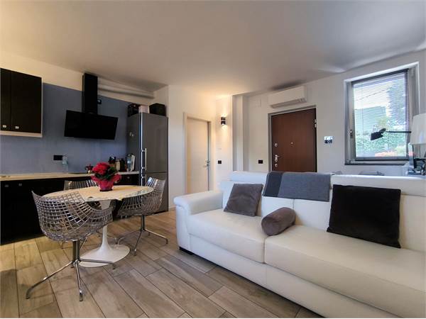 2 locali con giardinetto privato