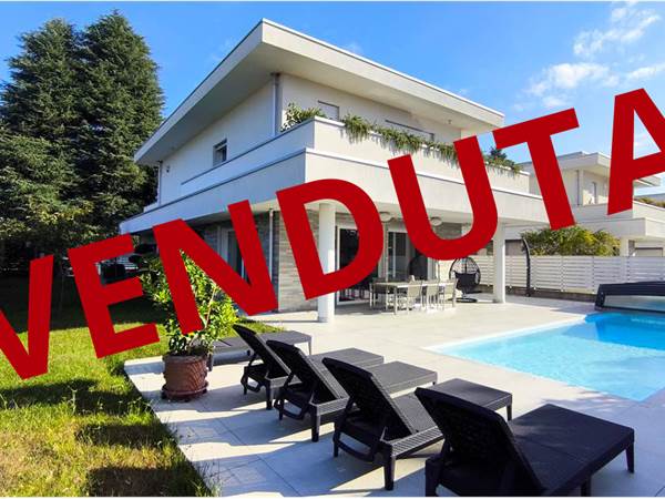 *** VENDUTA *** Villa Singola con piscina