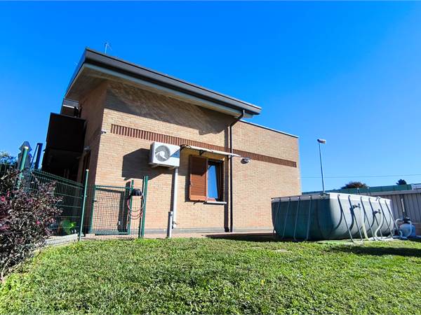 3 locali con grande giardino privato