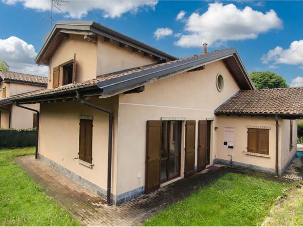 Villa singola con giardino privato